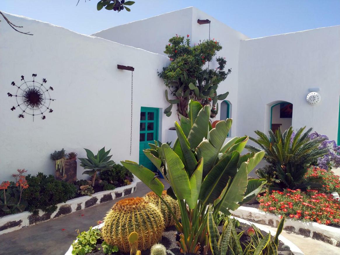 Los Lirios Hotel Rural - Adults Only 蒂亚斯 外观 照片