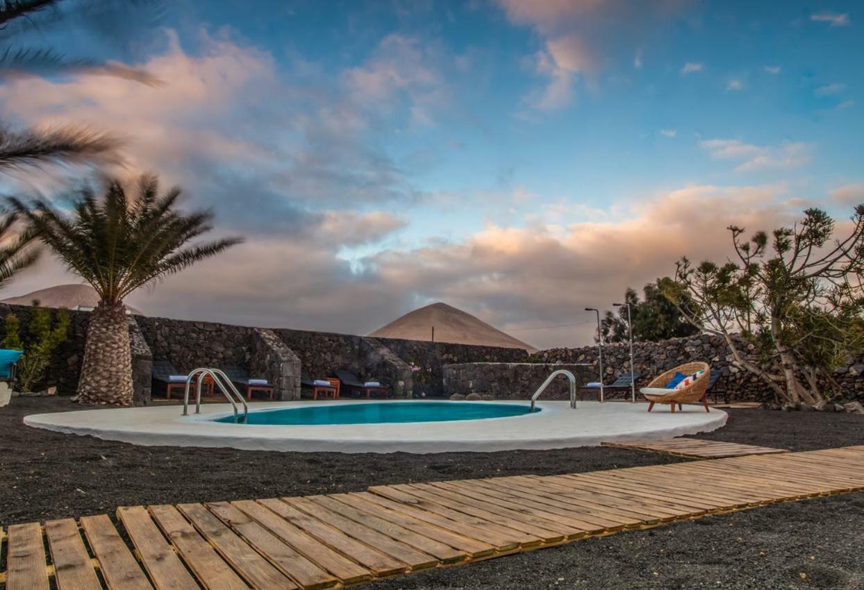 Los Lirios Hotel Rural - Adults Only 蒂亚斯 外观 照片