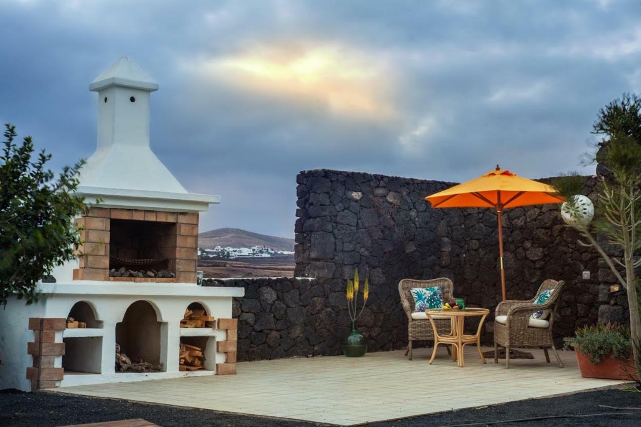 Los Lirios Hotel Rural - Adults Only 蒂亚斯 外观 照片