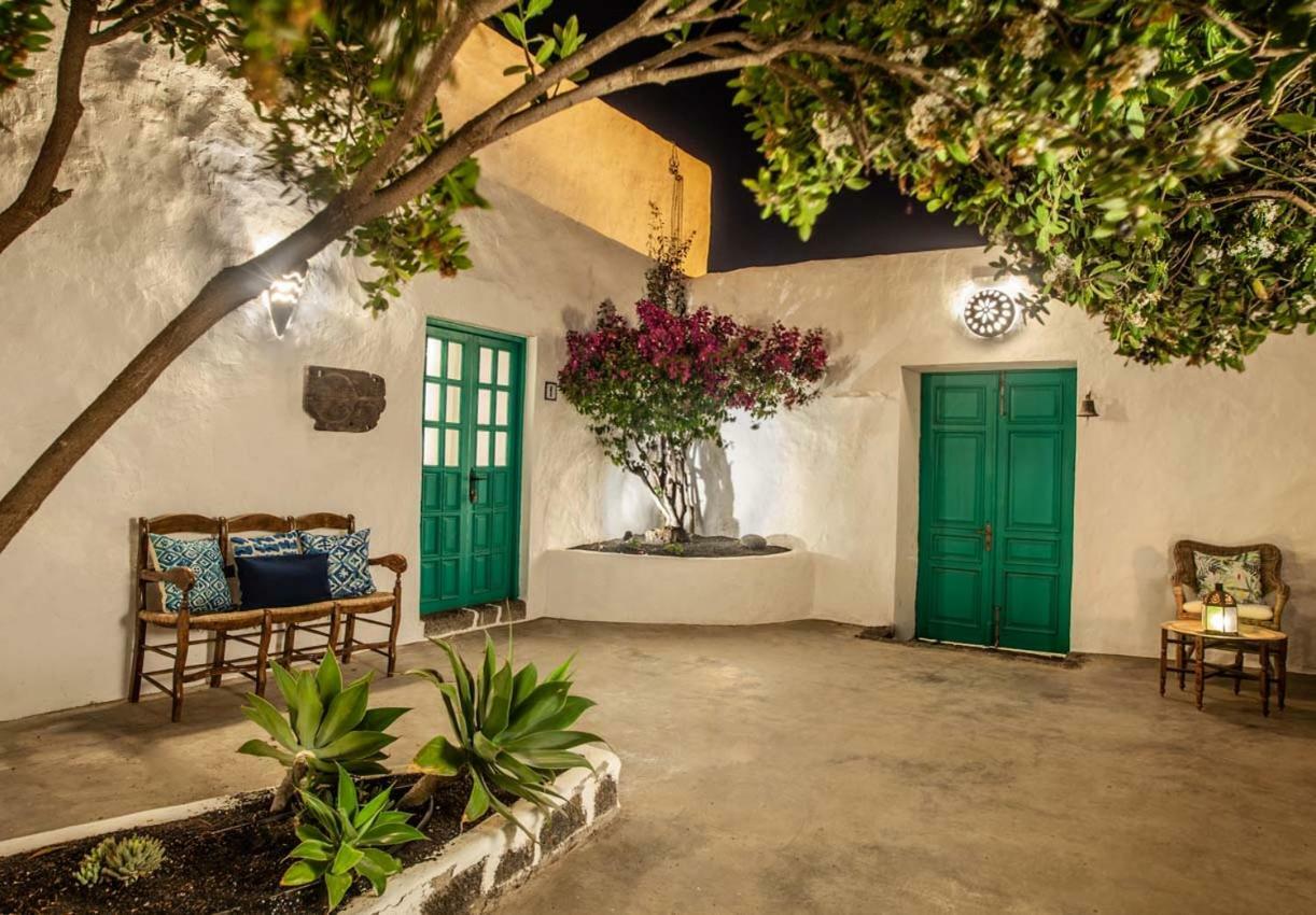 Los Lirios Hotel Rural - Adults Only 蒂亚斯 外观 照片