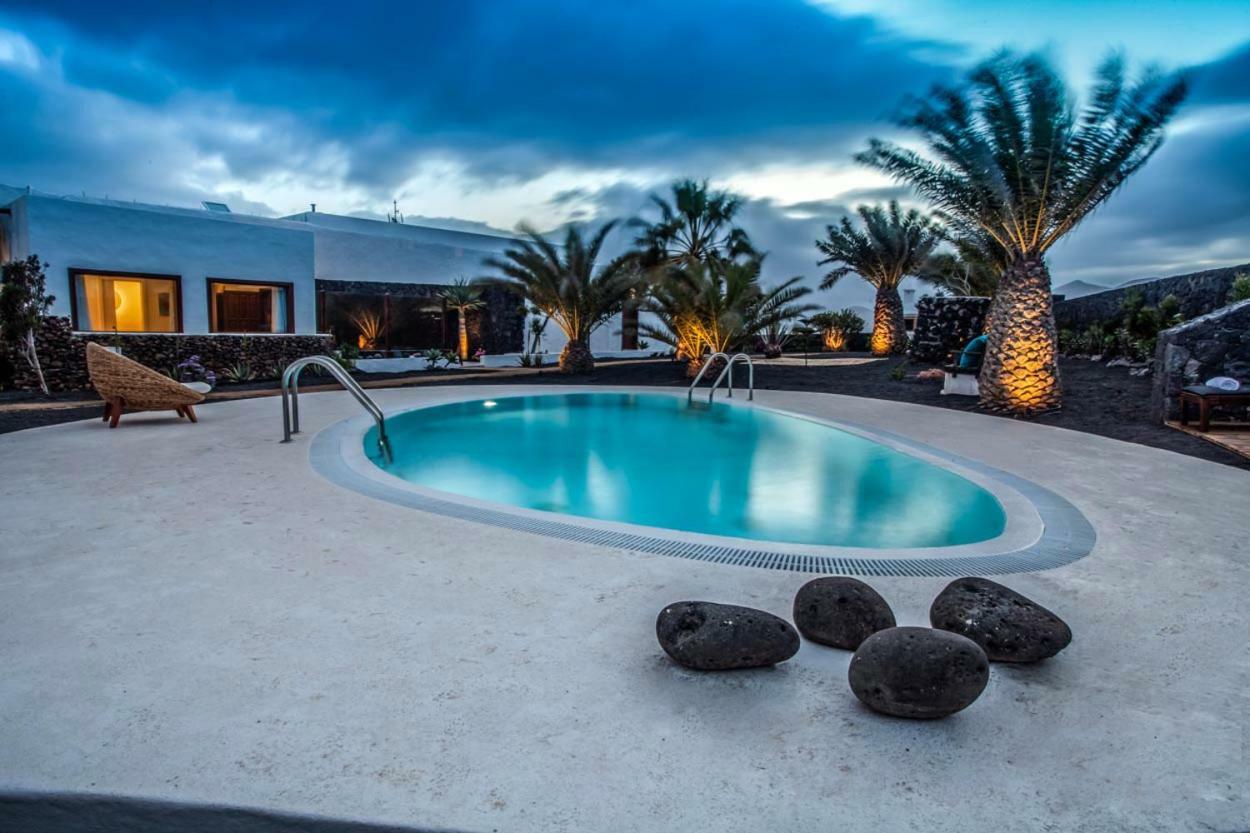 Los Lirios Hotel Rural - Adults Only 蒂亚斯 外观 照片