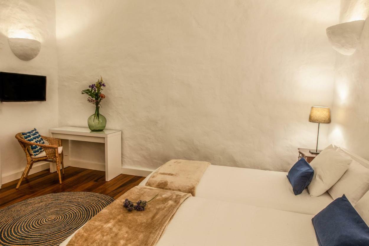 Los Lirios Hotel Rural - Adults Only 蒂亚斯 外观 照片