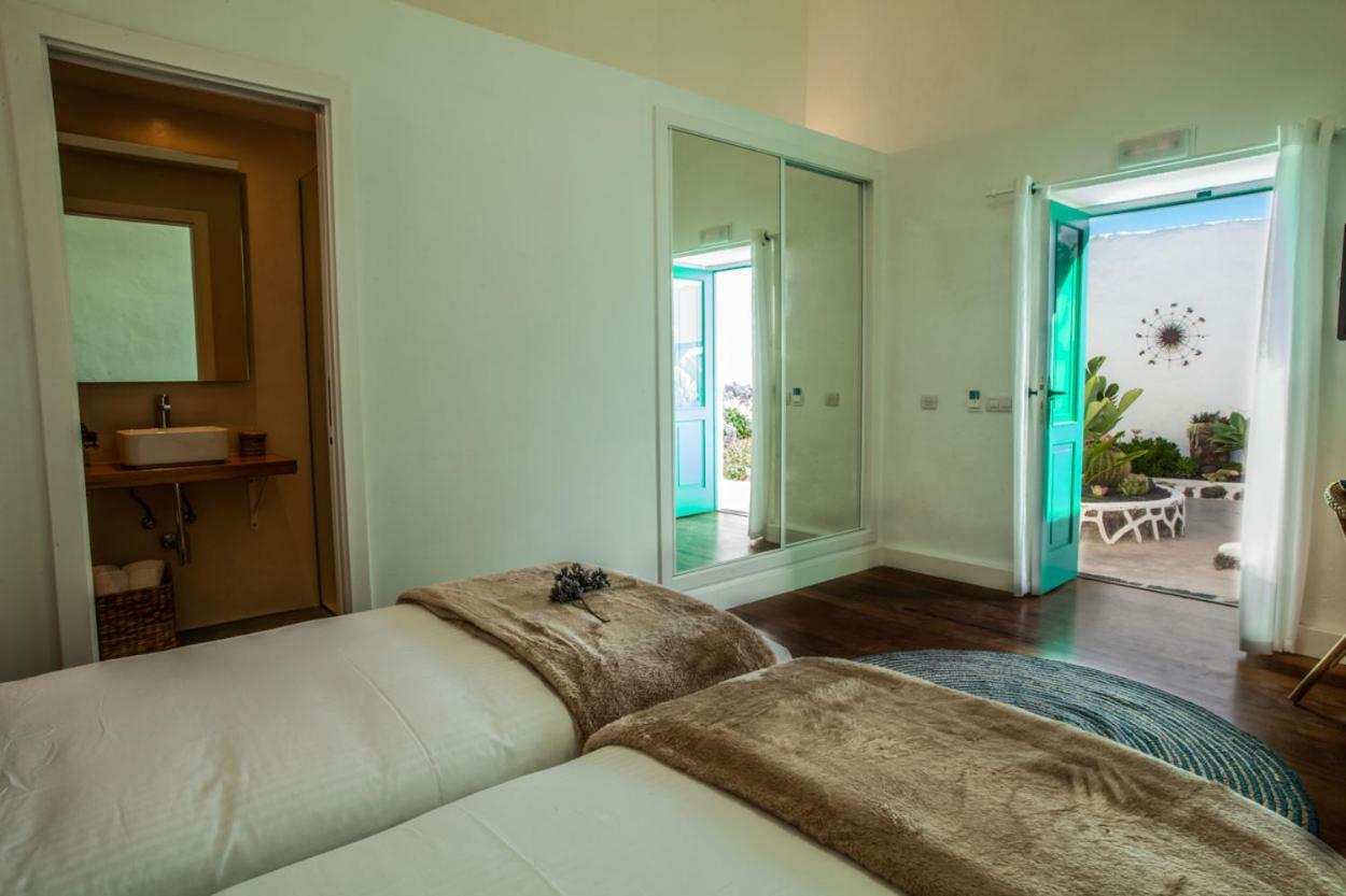 Los Lirios Hotel Rural - Adults Only 蒂亚斯 外观 照片