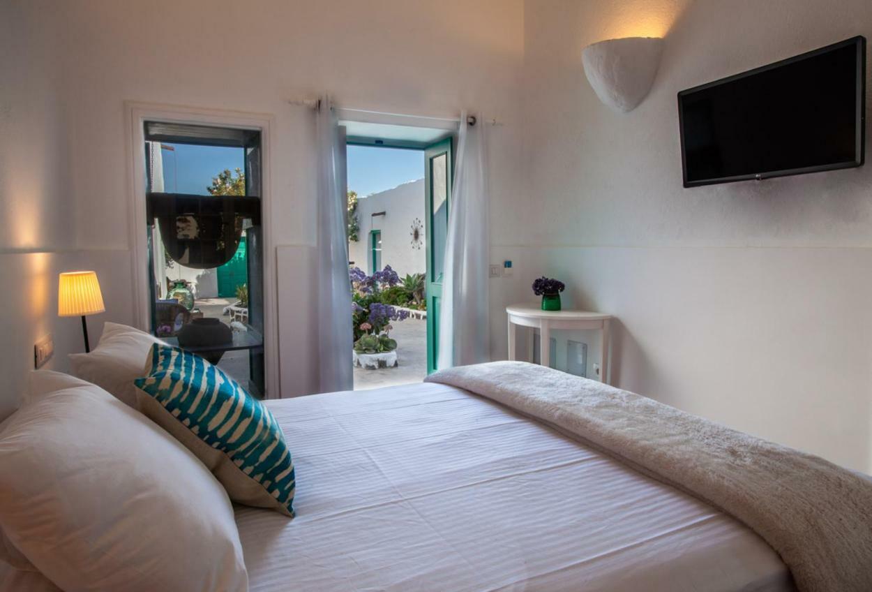 Los Lirios Hotel Rural - Adults Only 蒂亚斯 外观 照片